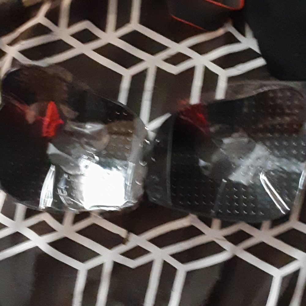 Backless adhesive bra - Picture 2 of 3